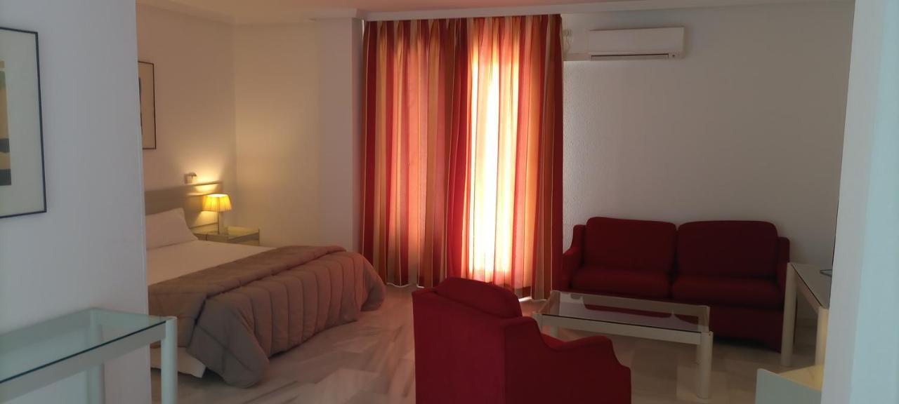 Hospedium Hotel Apartamentos Simon Verde Mairena del Aljarafe Exteriör bild