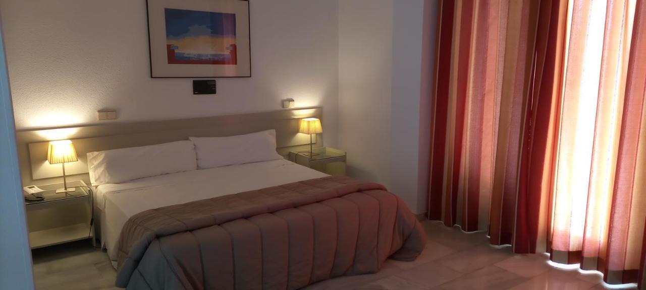 Hospedium Hotel Apartamentos Simon Verde Mairena del Aljarafe Exteriör bild