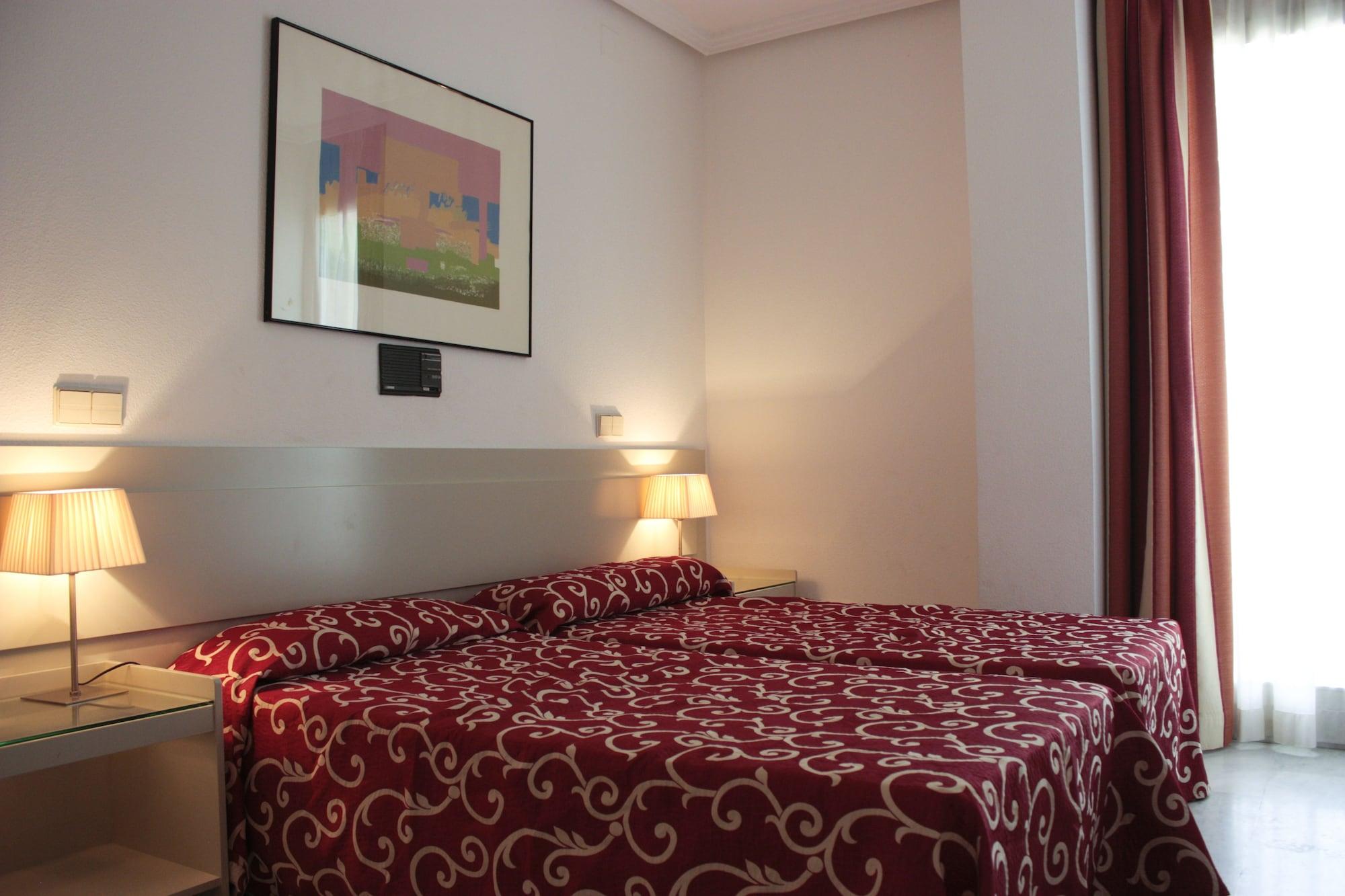 Hospedium Hotel Apartamentos Simon Verde Mairena del Aljarafe Rum bild